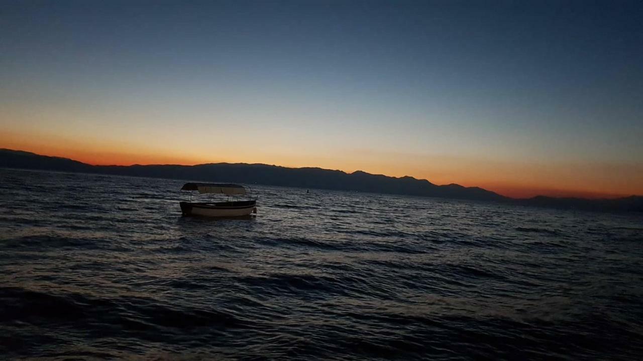 Et Larum Pestani Bagian luar foto